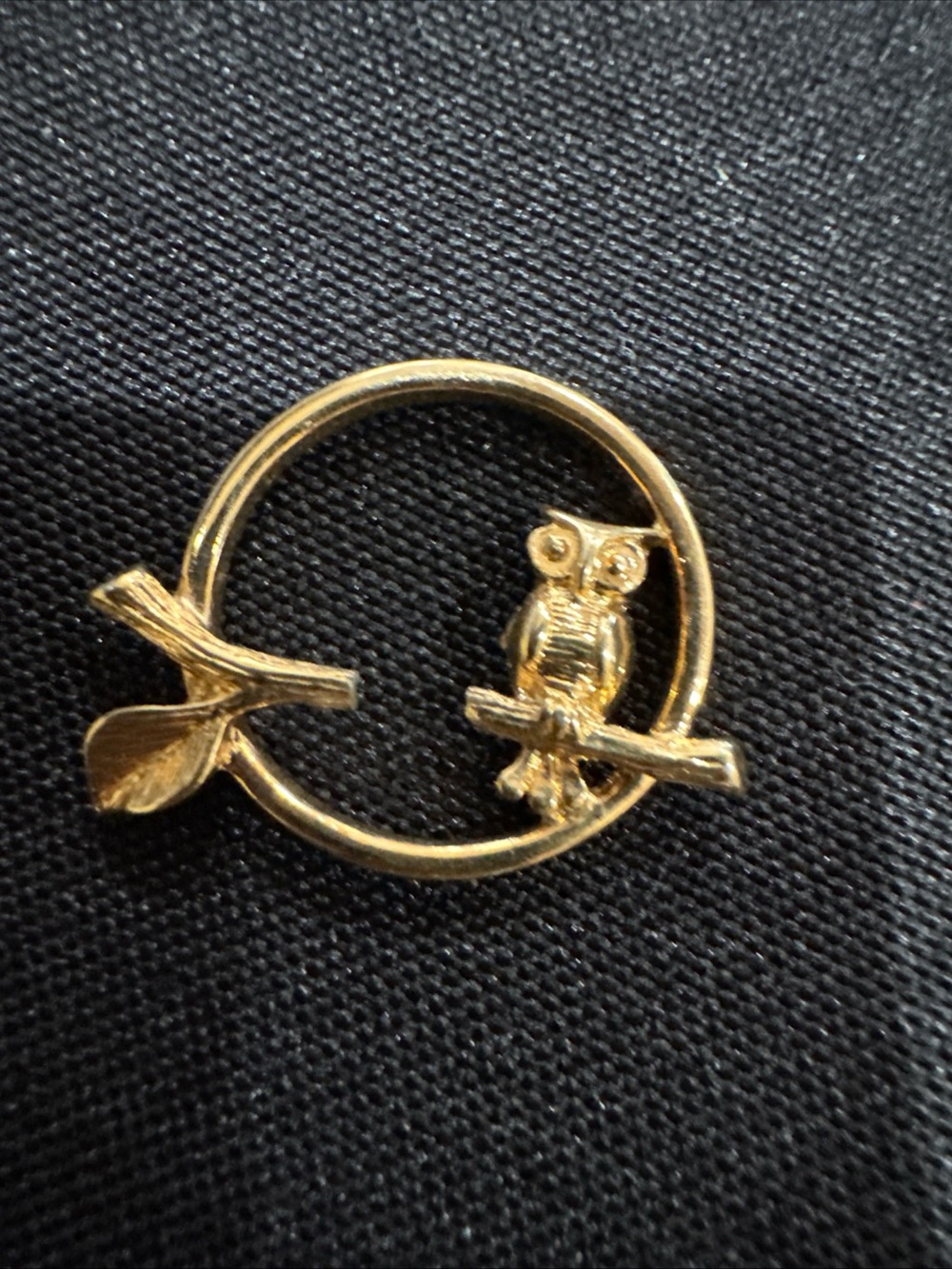Vintage Avon Gold tone Owl Circle pendant- Women Accessories